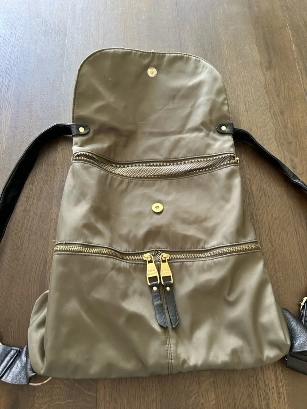 Steve Madden olive green back pack zipper front